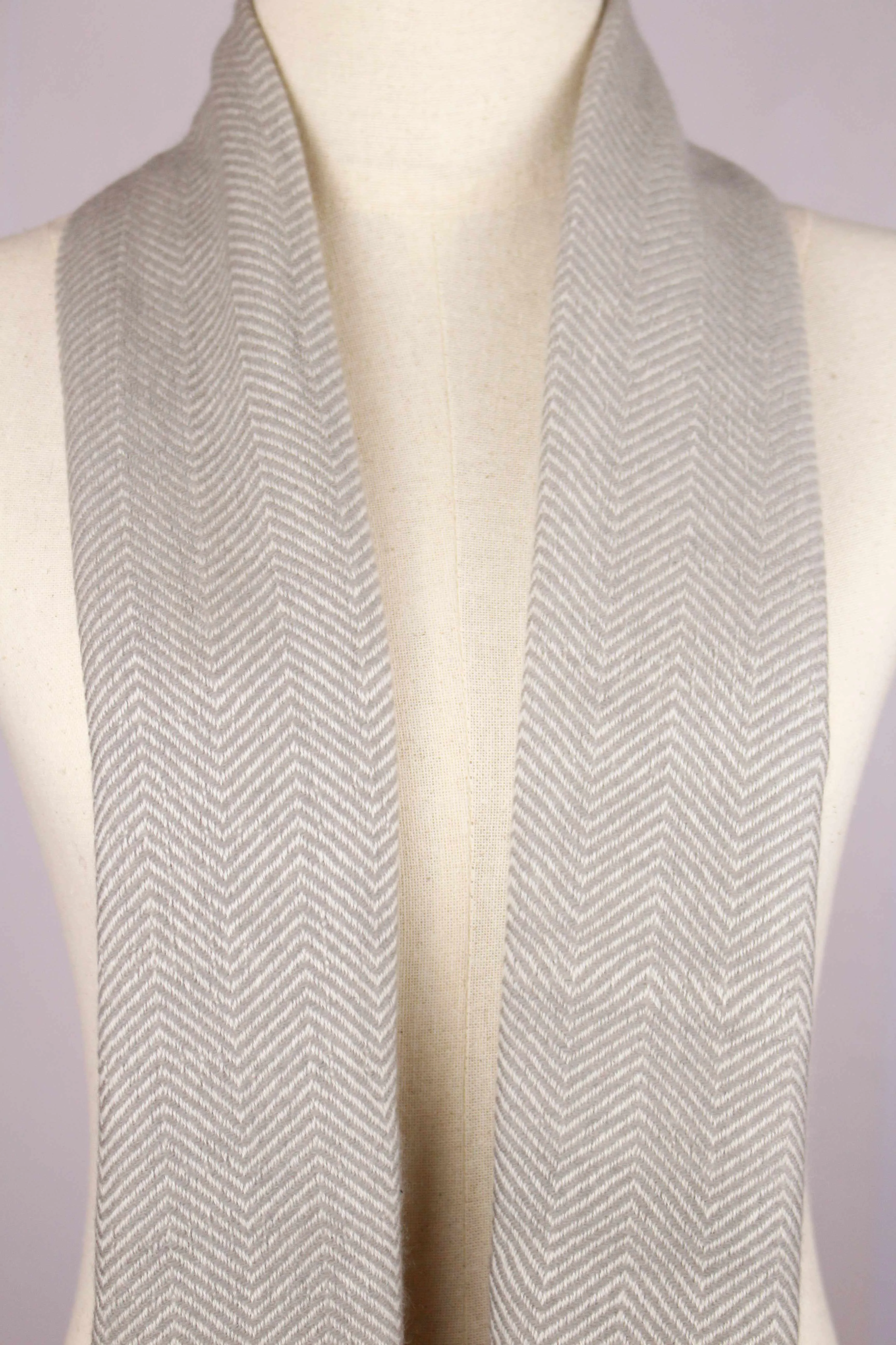 100% Cashmere Seashell Gray Scarf/Muffler