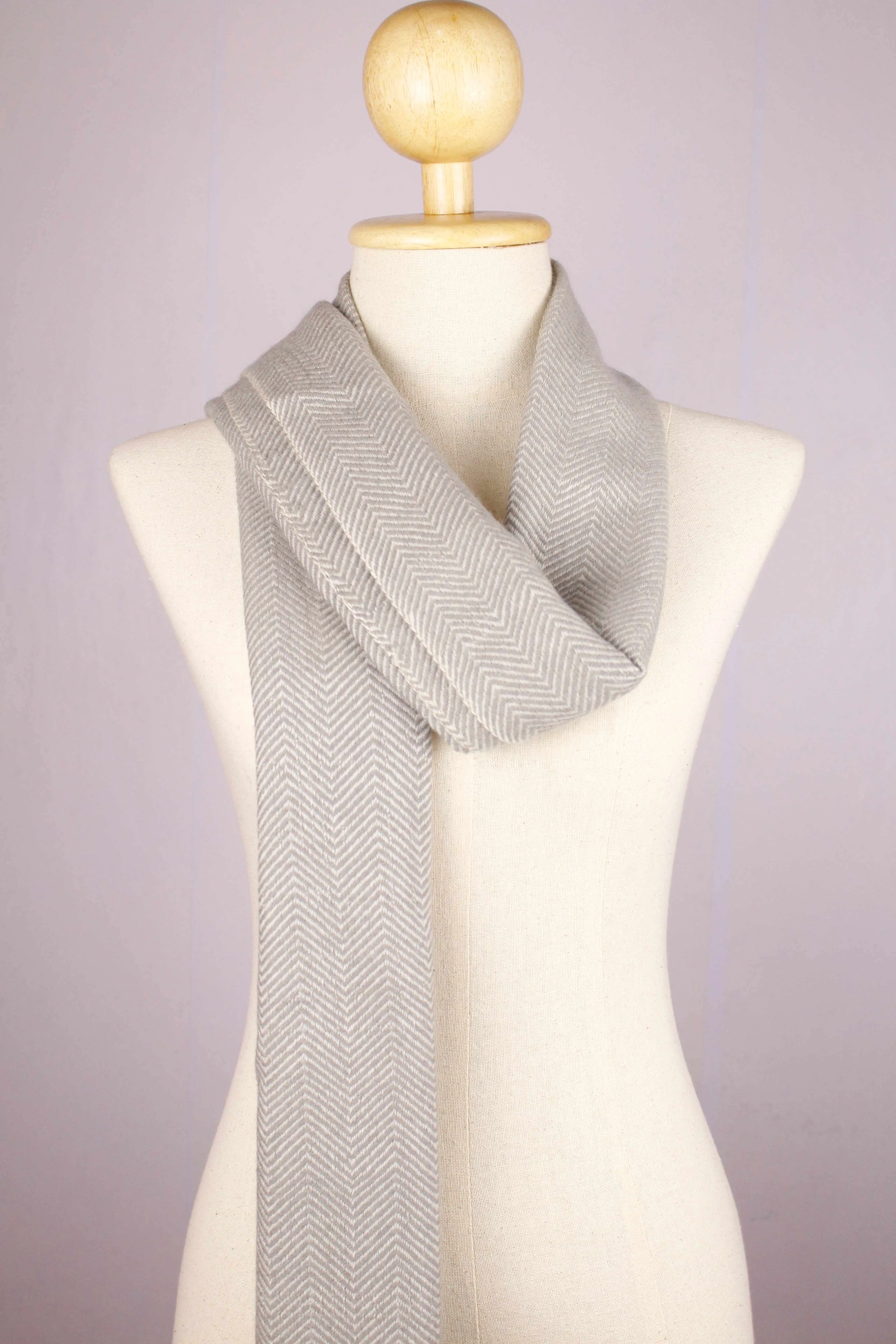 100% Cashmere Seashell Gray Scarf/Muffler